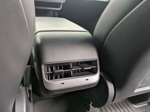 Used 2021 Tesla Model Y Performance image 16