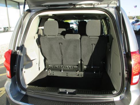 Used 2017 Dodge Grand Caravan SE w/ Power Window Group image 6