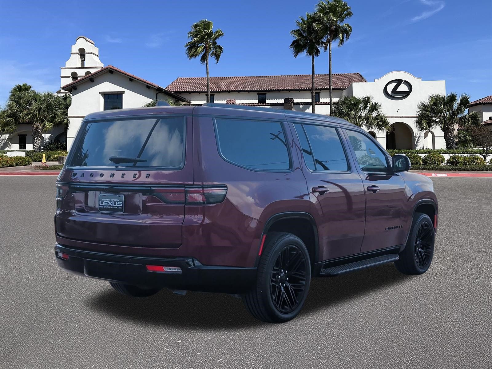 Used 2024 Jeep Wagoneer Series II RWD image 2