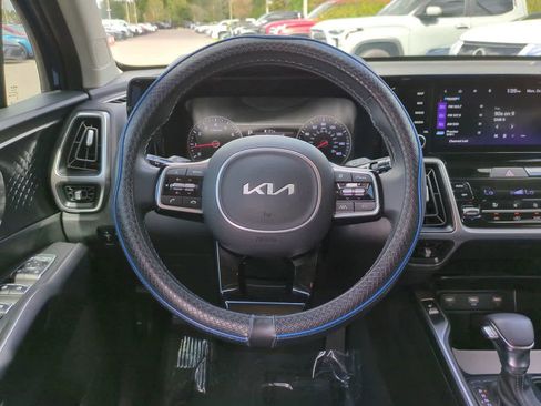 Used 2022 Kia Sorento S image 15