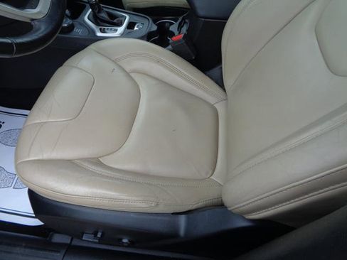 Used 2017 Jeep Cherokee Limited image 29