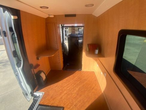 Used 2016 Freightliner Sprinter 3500 image 18