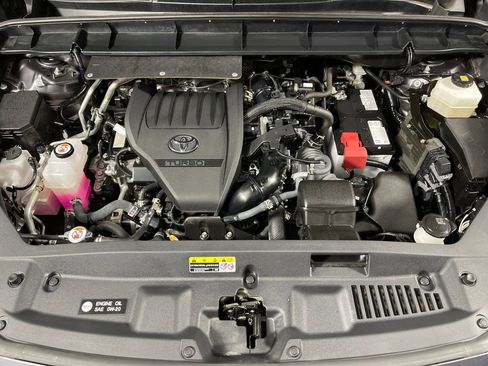 Used 2024 Toyota Highlander XLE image 9