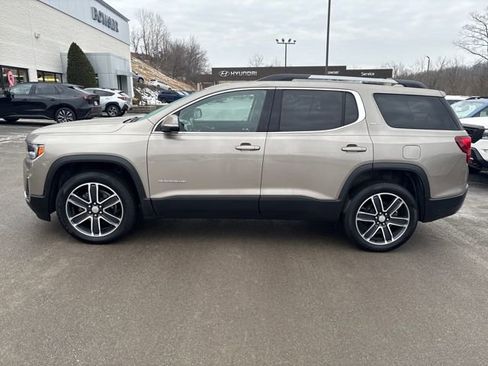 Used 2022 GMC Acadia SLT w/ Technology Package image 2