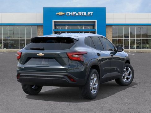 New 2026 Chevrolet Trax LS w/ LS Convenience Package FWD image 4