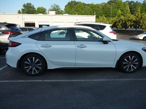 Used 2024 Honda Civic EX-L image 8