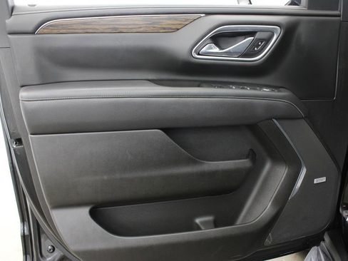 Used 2021 Chevrolet Tahoe Premier w/ Premium Package RWD image 18