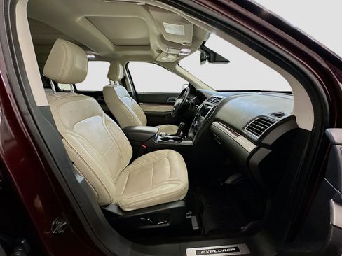 Used 2018 Ford Explorer Platinum image 34