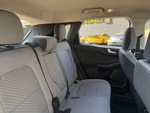 Used 2020 Ford Escape SE image 18