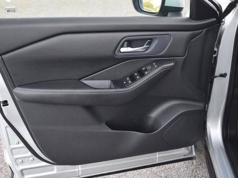 Used 2024 Nissan Rogue SV image 22