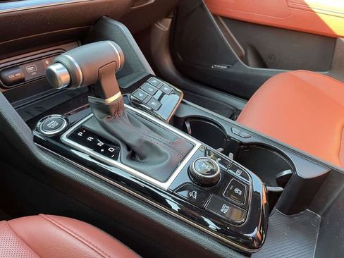 Used 2025 Kia Sportage SX image 32