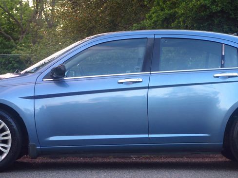 Used 2011 Chrysler 200 Limited FWD image 25