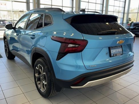 Certified 2025 Chevrolet Trax LT image 38