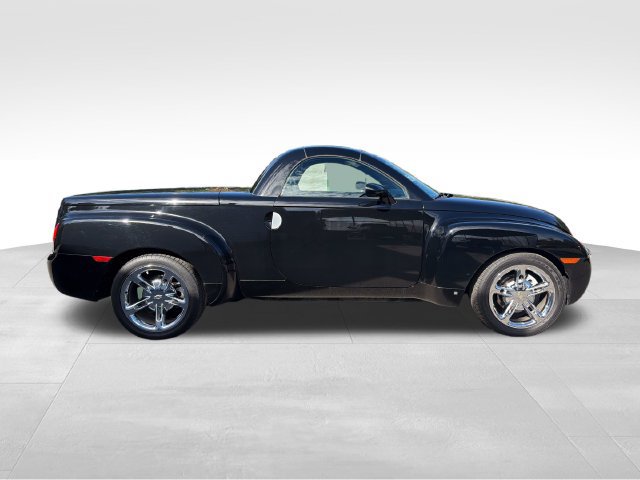 Used 2006 Chevrolet SSR w/ Preferred Equipment Group RWD image 2