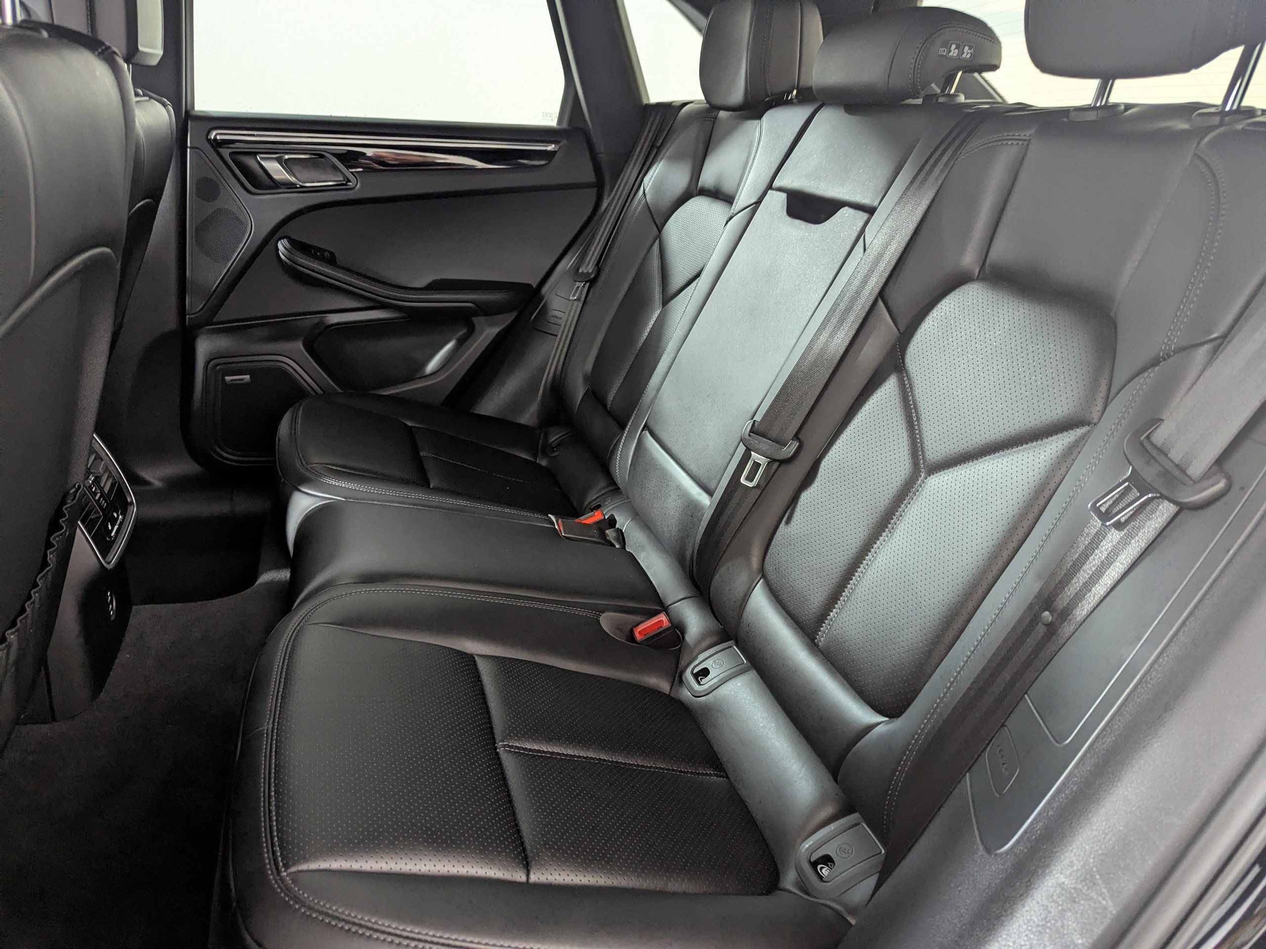 Used 2026 Porsche Macan AWD/4WD image 18