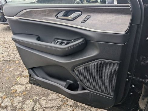 New 2025 Jeep Grand Cherokee Limited image 19