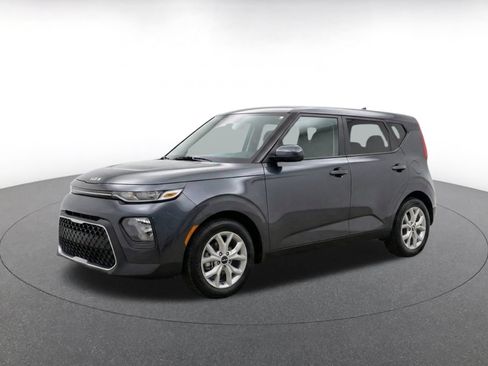 Used 2025 Kia Soul LX w/ LX Technology Package FWD image 3