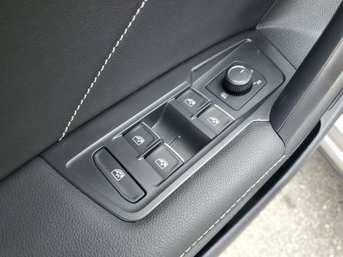 Used 2022 Volkswagen Tiguan SE R-Line FWD image 15
