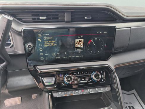 Used 2025 GMC Sierra 2500 AT4 w/ AT4 Premium Plus Package image 18