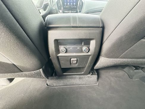 Used 2023 Chevrolet Traverse LT w/ Midnight/Sport Edition image 20