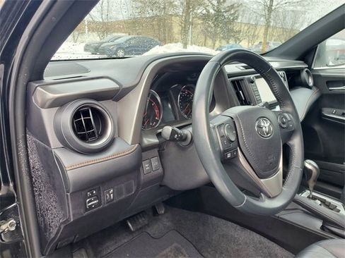 Used 2016 Toyota RAV4 SE image 18