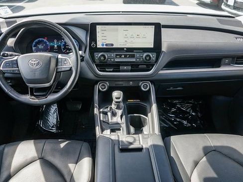 Used 2024 Toyota Grand Highlander FWD image 13