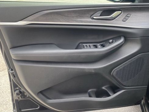 New 2025 Jeep Grand Cherokee L Limited image 12