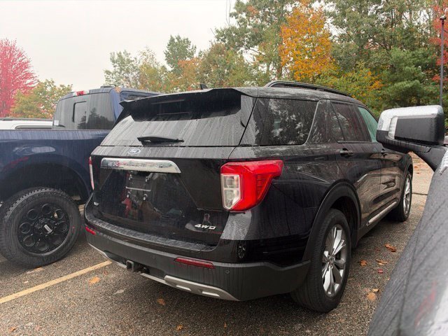 Used 2023 Ford Explorer XLT w/ Equipment Group 202A AWD/4WD image 4