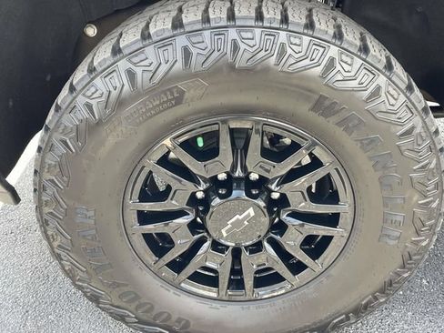 Certified 2026 Chevrolet Silverado 2500 ZR2 w/ LPO, Dark Essentials Package AWD/4WD image 8
