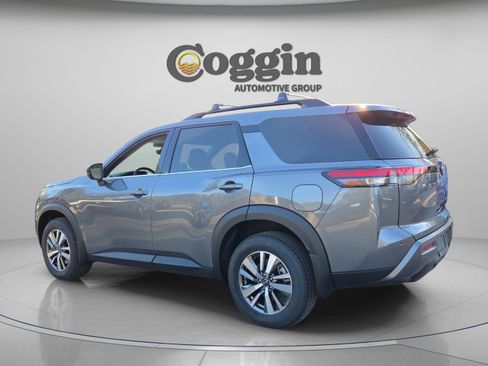 New 2026 Nissan Pathfinder SL image 4