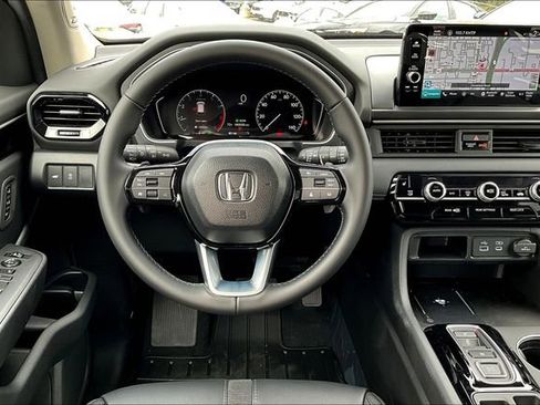 New 2025 Honda Pilot Touring image 19