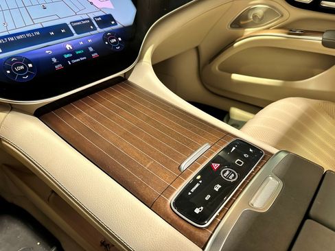 Used 2022 Mercedes-Benz EQS 580 4MATIC Sedan image 11