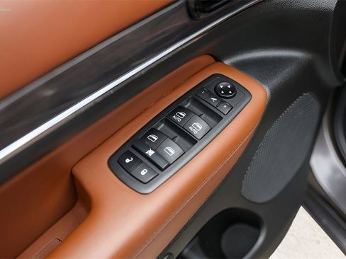 Used 2021 Jeep Grand Cherokee Overland image 7