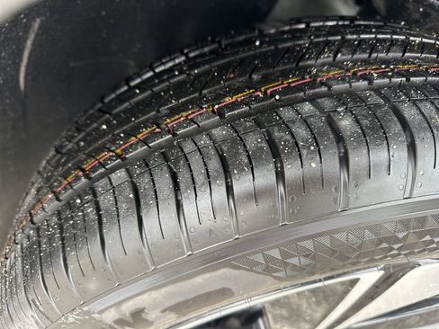 New 2026 Volkswagen Taos SE image 28