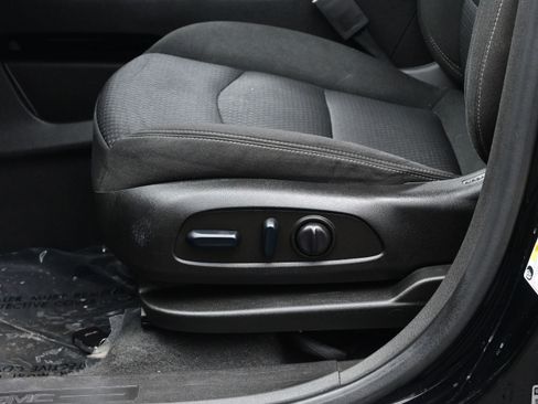 Used 2022 GMC Terrain SLE w/ Driver Convenience Package image 11