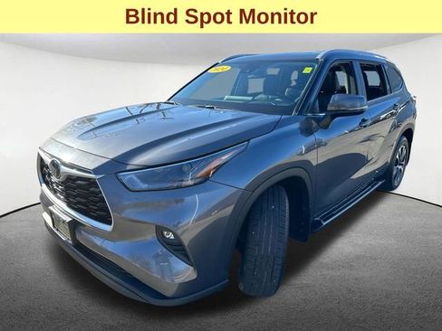 Certified 2024 Toyota Highlander XLE AWD/4WD image 6