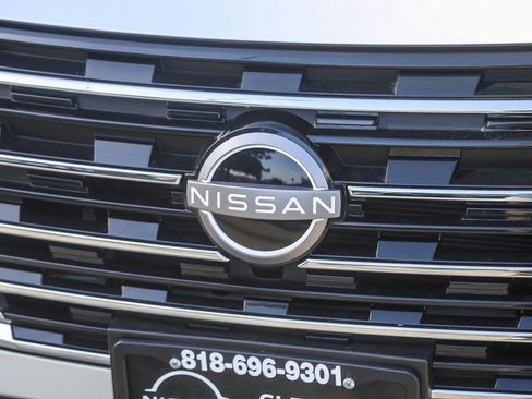Used 2025 Nissan Rogue S FWD image 5