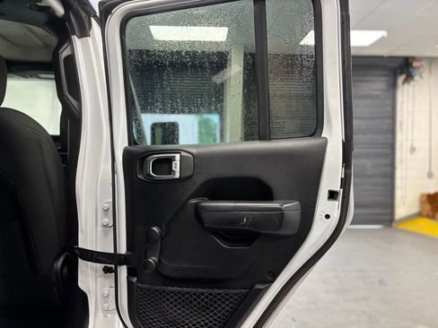 Used 2018 Jeep Wrangler Unlimited Sport image 15