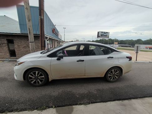 Used 2025 Nissan Versa S w/ S Plus Package FWD image 2