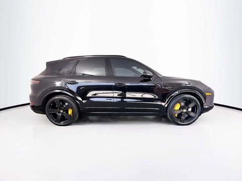 Used 2023 Porsche Cayenne Turbo S image 8