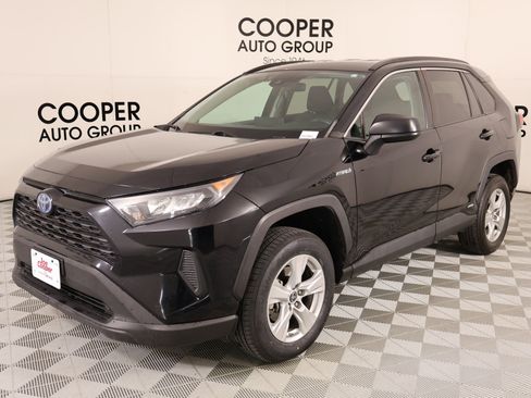 Used 2021 Toyota RAV4 LE AWD/4WD image 9