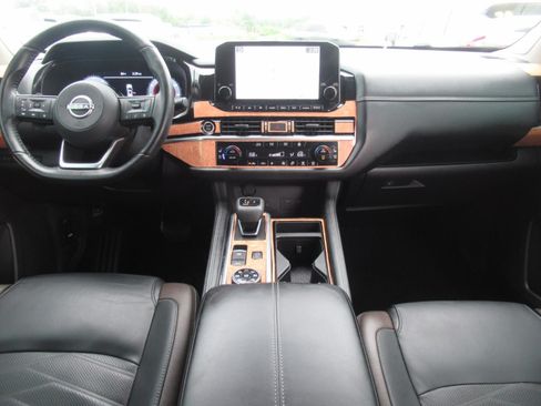 Used 2024 Nissan Pathfinder Platinum w/ Cargo Package AWD/4WD image 12