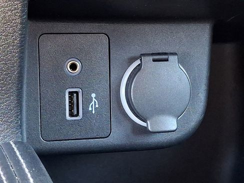 Used 2020 Nissan Kicks SR image 24