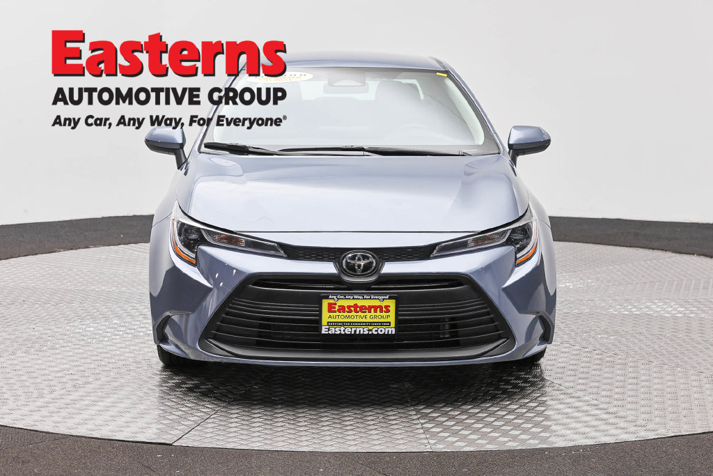 Used 2025 Toyota Corolla LE FWD image 3