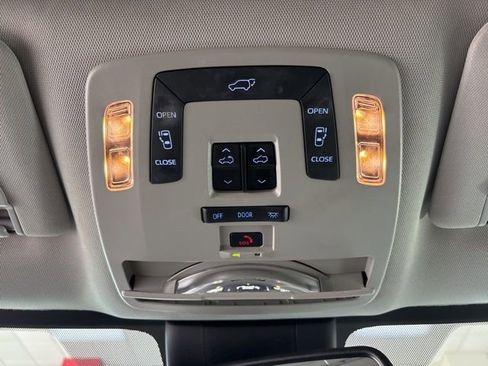 Used 2021 Toyota Sienna XLE image 28