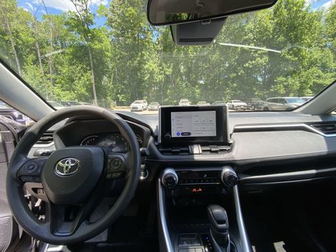 Used 2025 Toyota RAV4 XLE AWD/4WD image 26