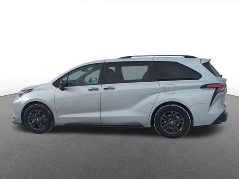 Used 2025 Toyota Sienna XSE image 3