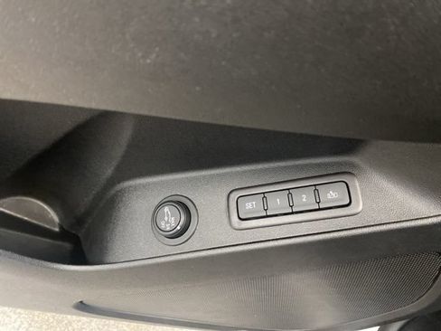 Used 2019 Chevrolet Equinox Premier FWD image 29