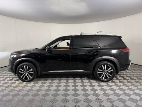 Used 2024 Nissan Pathfinder Platinum w/ Cargo Package FWD image 10