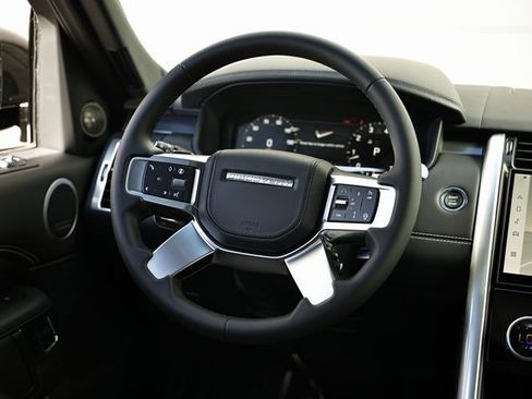 New 2025 Land Rover Discovery Metropolitan Edition image 35